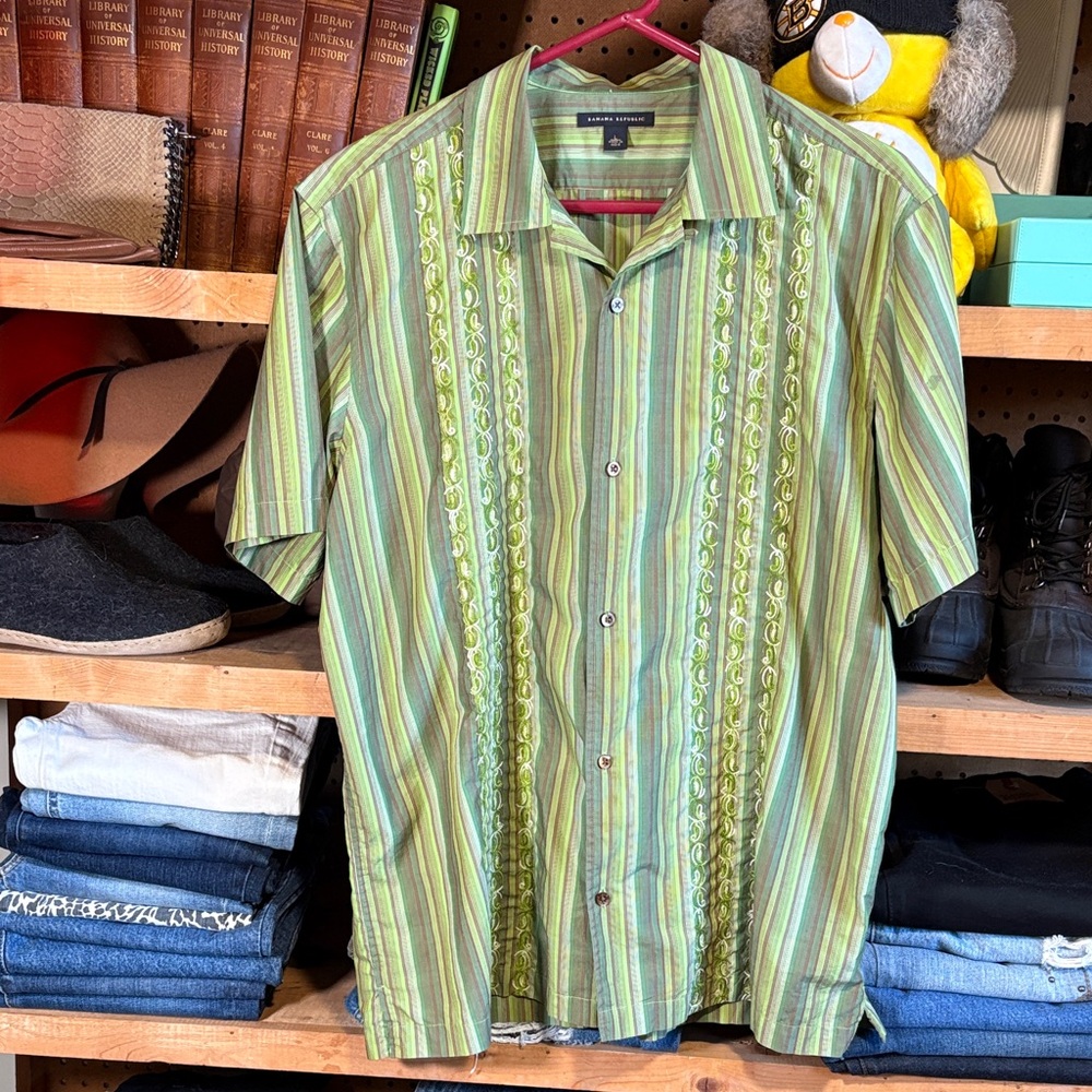 Banana Republic Men’s Green Embroidered Stripe Short Sleeve Button-Up Shirt L